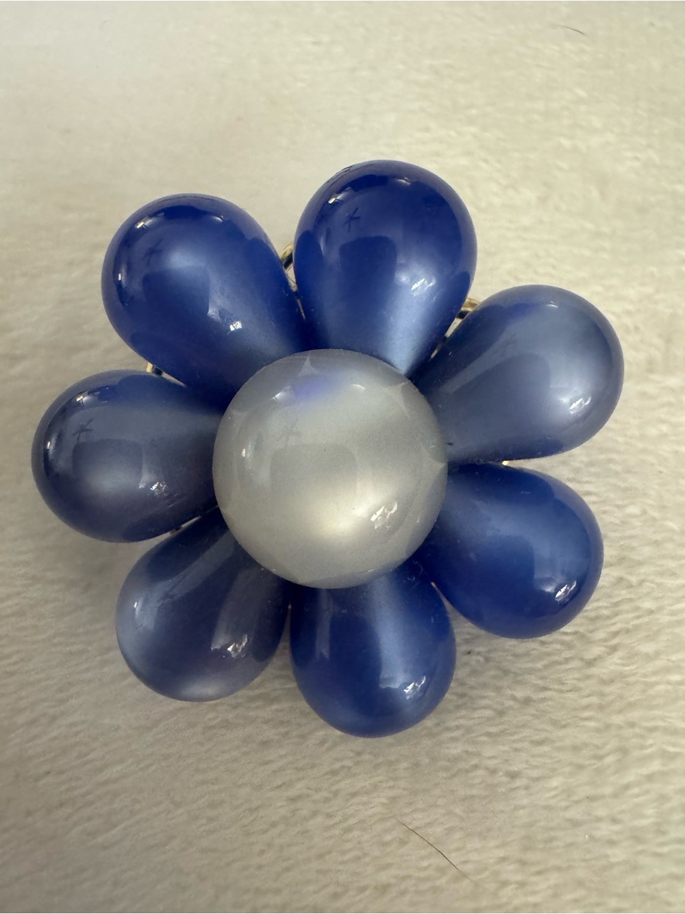 Classic Navy Flower Pin with Pearl Center - Women's Hair Accessory